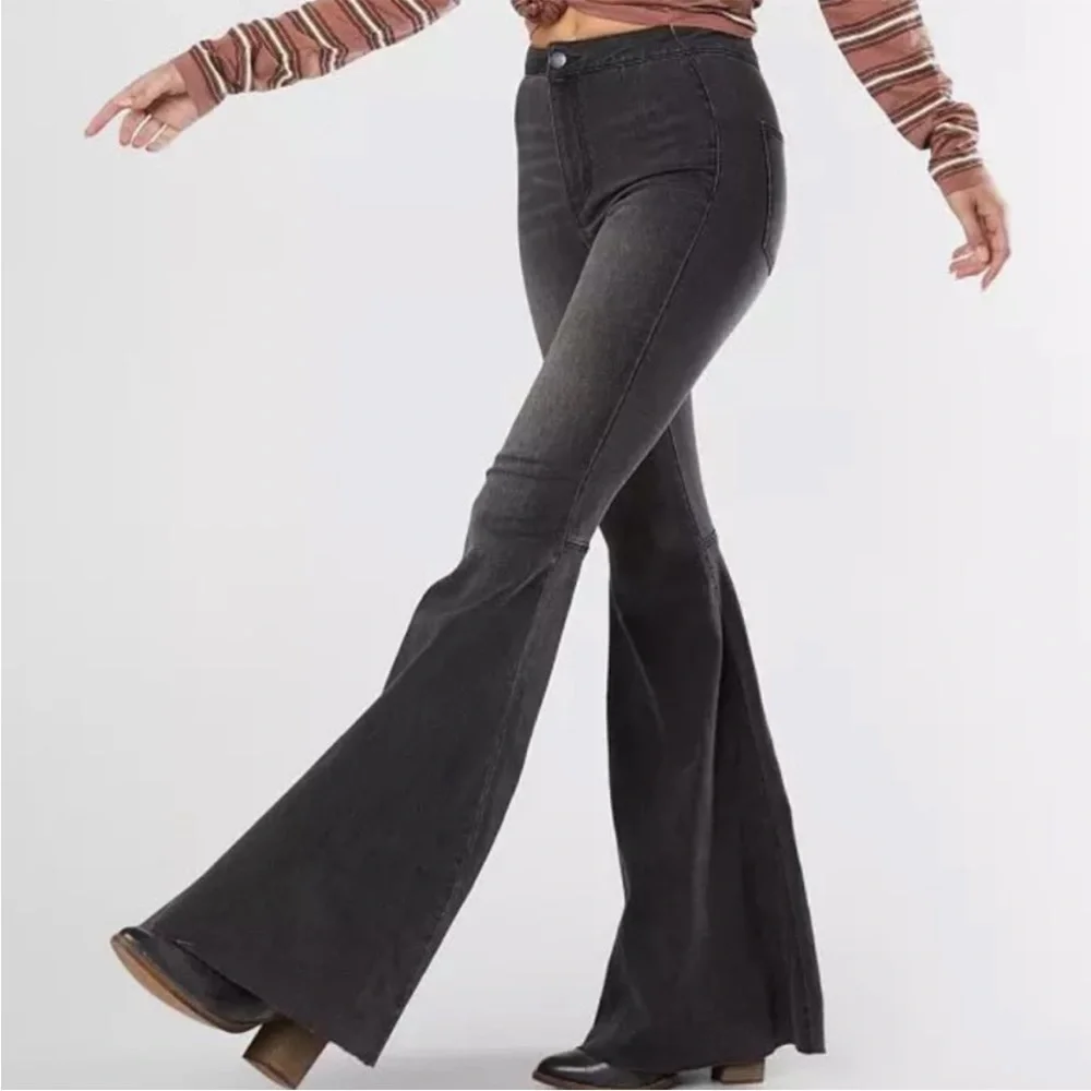 Free People We The Free Just Float on Super Flare Jeans Washed Black Raw Hem- 25 - Picture 5 of 14